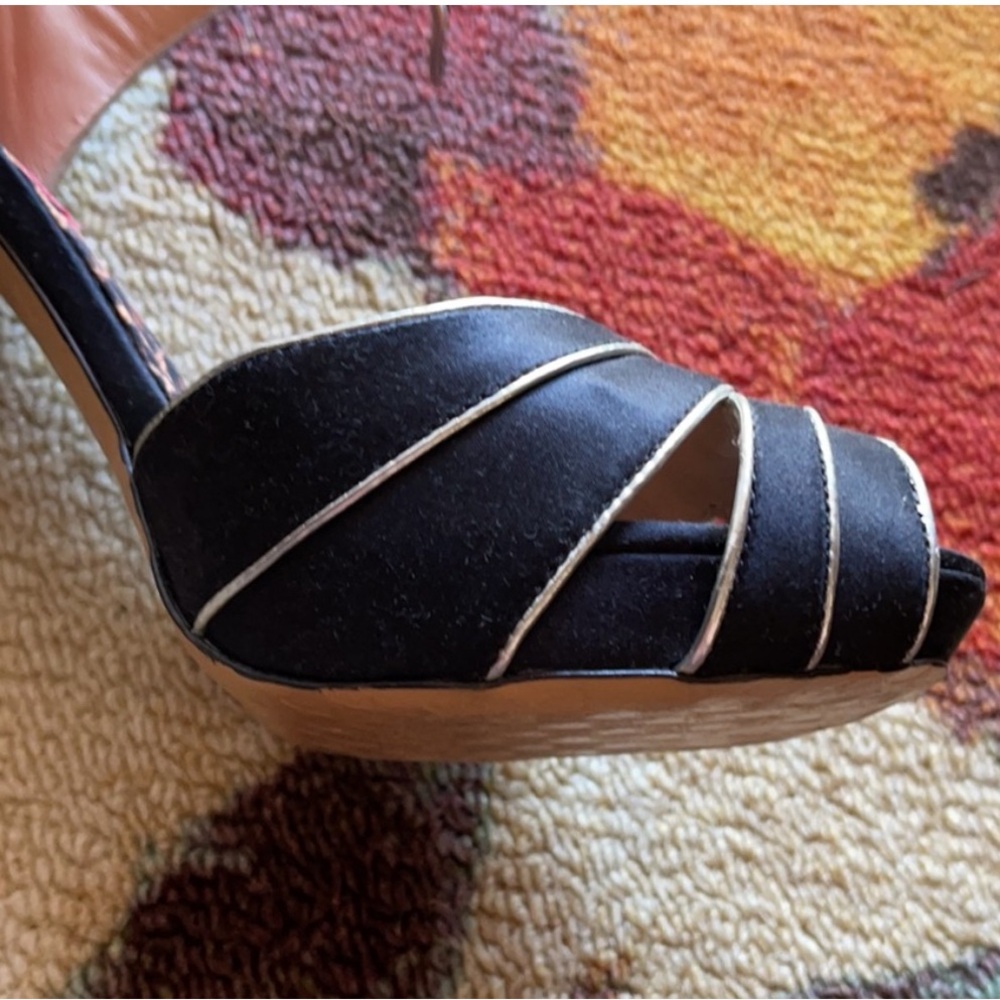 Betsy Johnson Black / Silver Trimmed Heels - Picture 3 of 4